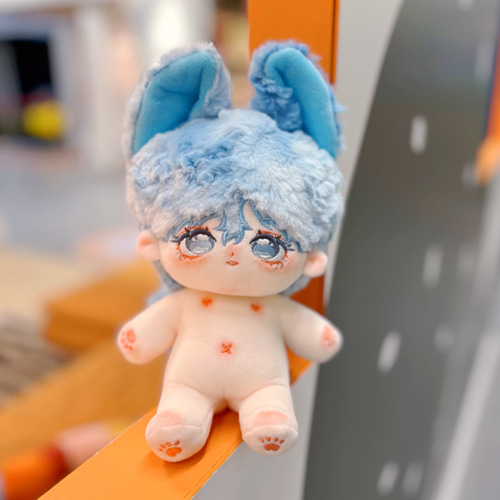 自作ぬいぐるみ・水色の男の子 青い髪20cmぬいぐるみ/ 青い尻尾/ 手作りぬいぐるみ 20cm/ 換装可能