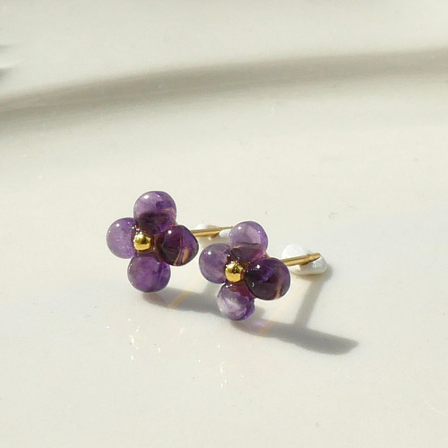 まるい天然石の小さいお花ピアス4枚花 アメジスト シンプル まるい天然石の小さいお花ピアス4枚花 アメジスト シンプル