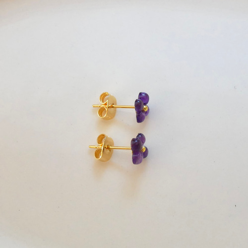 まるい天然石の小さいお花ピアス4枚花 アメジスト シンプル まるい天然石の小さいお花ピアス4枚花 アメジスト シンプル