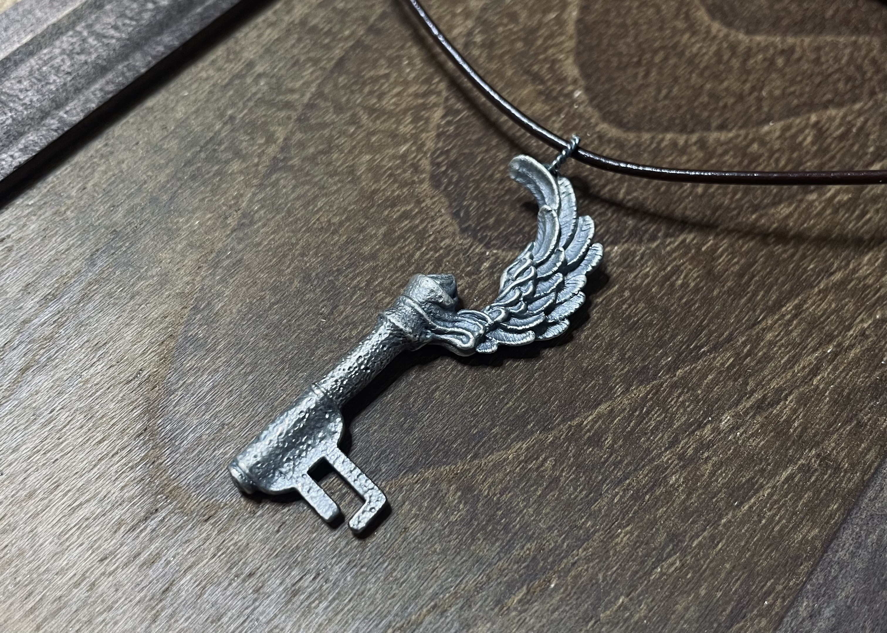 【ペンダント】翼匠の鍵