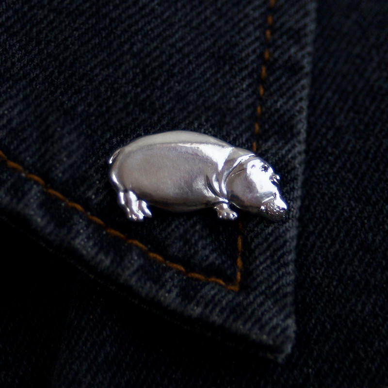 おっとりカバのシルバーピンバッジ