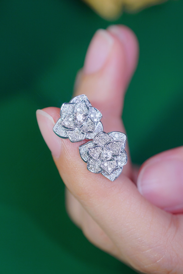 花モチーフ 天然ダイヤモンドピアス0.42ct k18 ピアス(スタッド・一粒 ...