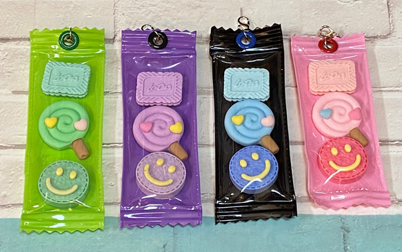 Uggoly's 鉱石キャンディのクリームクラッカーバッグチャーム Uggoly's 鉱石キャンディのクリームクラッカーバッグチャーム