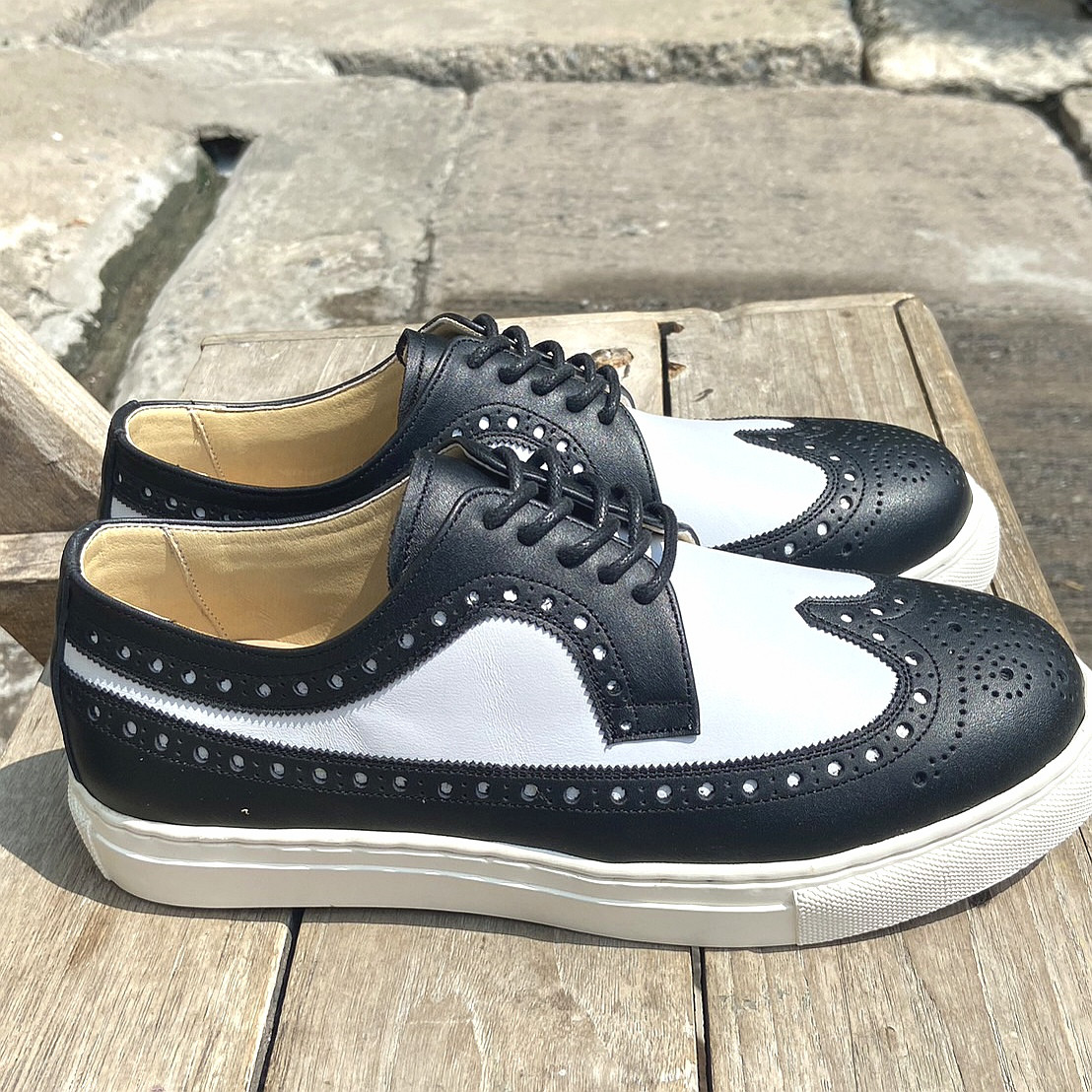 ◇新色◇ブラック◇無料オーダーメイド◇ウイングチップ◇男女兼用◇スニーカー◇ハンドメイド◇カラー変更無料◇