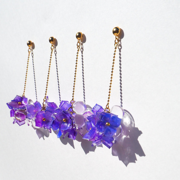 【梅雨にぴったり】4色から選べる紫陽花のピアスorイヤリング 揺れるあじさいと雫 6枚目の画像