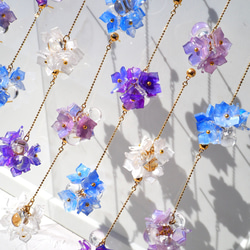 【梅雨にぴったり】4色から選べる紫陽花のピアスorイヤリング 揺れるあじさいと雫 3枚目の画像