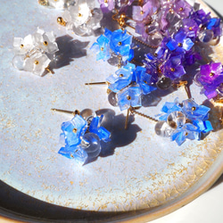 【梅雨にぴったり】4色から選べる紫陽花のピアスorイヤリング 揺れるあじさいと雫 4枚目の画像