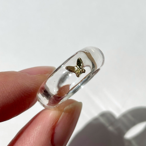 【184】リング／蝶々／レジン／オーバル 1-20号 小さな蝶々のレジンリング ゴールド シンプル レジン指輪