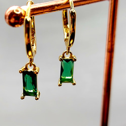 高品質な翠緑色ジルコニア ※925純銀のイヤリング※ 優雅な雰囲気を演出できる 3枚目の画像