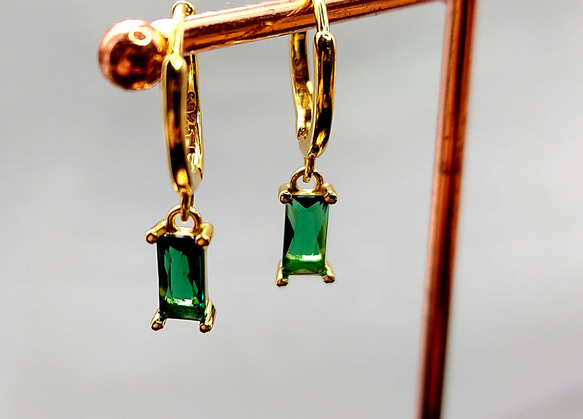 高品質な翠緑色ジルコニア ※925純銀のイヤリング※ 優雅な雰囲気を演出できる 3枚目の画像