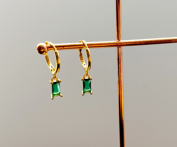高品質な翠緑色ジルコニア ※925純銀のイヤリング※ 優雅な雰囲気を演出できる 4枚目の画像