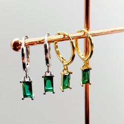 高品質な翠緑色ジルコニア ※925純銀のイヤリング※ 優雅な雰囲気を演出できる 1枚目の画像