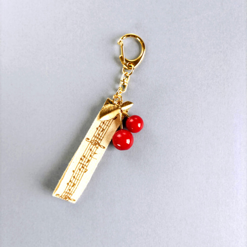 楽譜リボンとさくらんぼのキーホルダー その他携帯アクセサリー 小さな