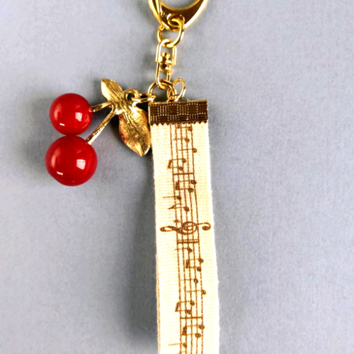 楽譜リボンとさくらんぼのキーホルダー その他携帯アクセサリー 小さな
