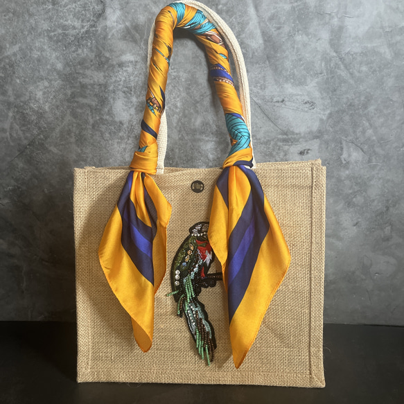 1点物♡鳥さん刺繍バードとヴィンテージスカーフのジュートバッグ(B5サイズ)アンティークスカーフエコバッグかごバッグカゴ 6枚目の画像