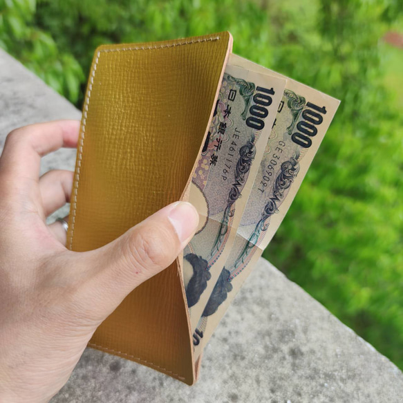 真皮鞣製 簡約皮革皮夾 可用作鈔票隔層或收據夾 最小皮夾 華麗金色 第1張的照片