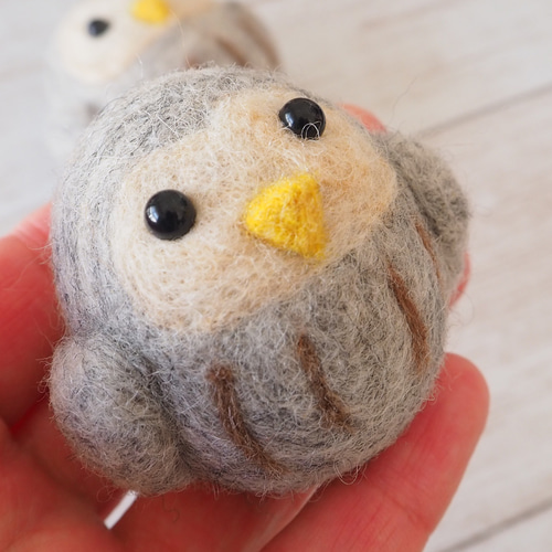 羊毛フェルト　エゾフクロウの赤ちゃん 羊毛フェルト 羊毛刺繍 幸せのかけら | 羊毛アートフレーム