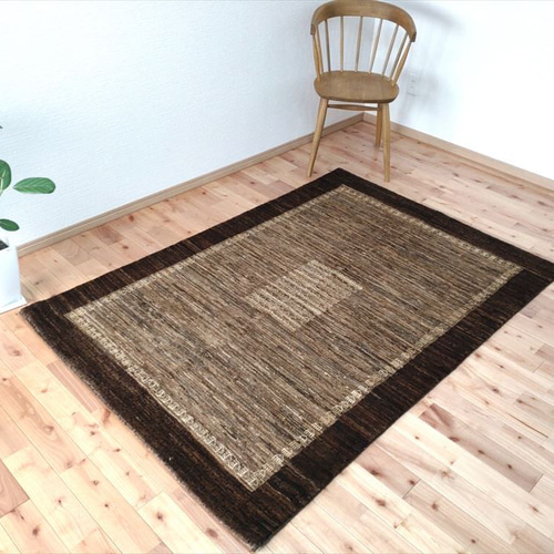 夏は涼しく冬は暖かい天然無染めラグ ガゼニラハット 肌触りが気持ちい