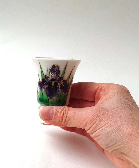 すっくと咲くあやめが美しい杯　あやめ　角高台杯　磁器 7枚目の画像