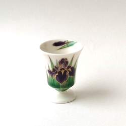 すっくと咲くあやめが美しい杯　あやめ　角高台杯　磁器 2枚目の画像