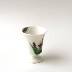 すっくと咲くあやめが美しい杯　あやめ　角高台杯　磁器 3枚目の画像