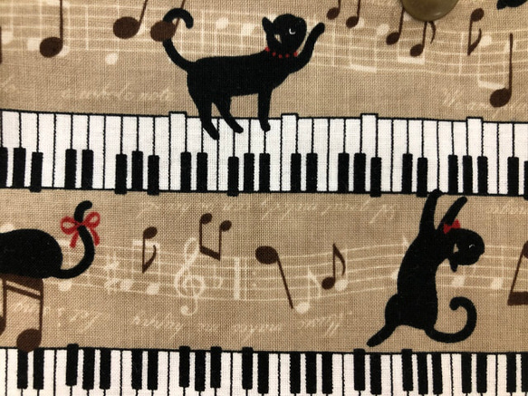 店舗展示品につきSALE　ピアノ猫　ぺたんこポーチ　２２×１３ｃｍ 5枚目の画像
