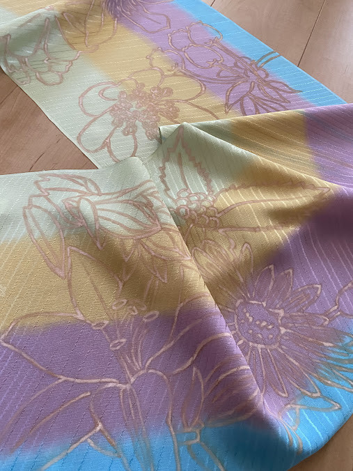 入選デザイン友禅職人が描くシルクストール１点もの「日本の花」