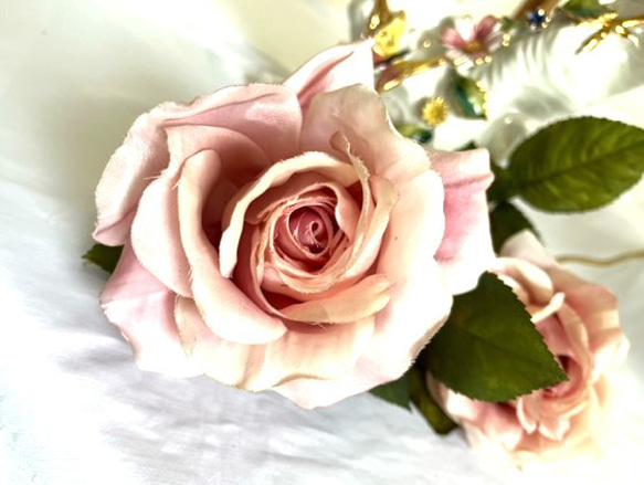 手染め布花 春の歌① 薔薇1枝 玄関・和洋の空間・お部屋の