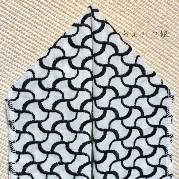 綿の刺繍半衿  モノクロの分銅繋ぎ 7枚目の画像