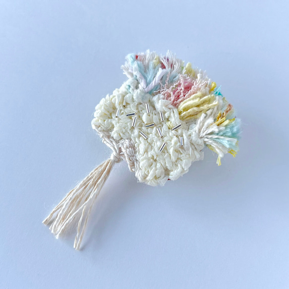 糸の花　手織りブローチ　母の日　織り物　軽い　ブーケ　1点もの　パステル 4枚目の画像