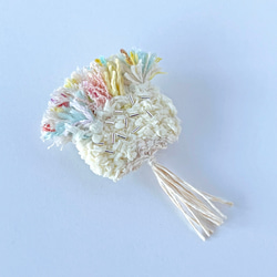 糸の花　手織りブローチ　母の日　織り物　軽い　ブーケ　1点もの　パステル 6枚目の画像