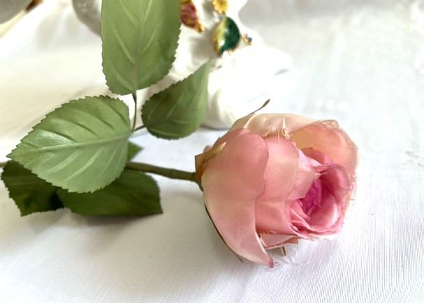 創作布染花薔薇 手染め布花 春の歌⓸ 薔薇1枝 玄関・和洋の空間・お部屋のインテリア