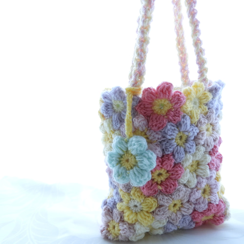 モチーフ編みバッグ　　ぷっくりお花 かぎ針編みで作るぷっくりお花模様バッグの作り方 | TikTok
