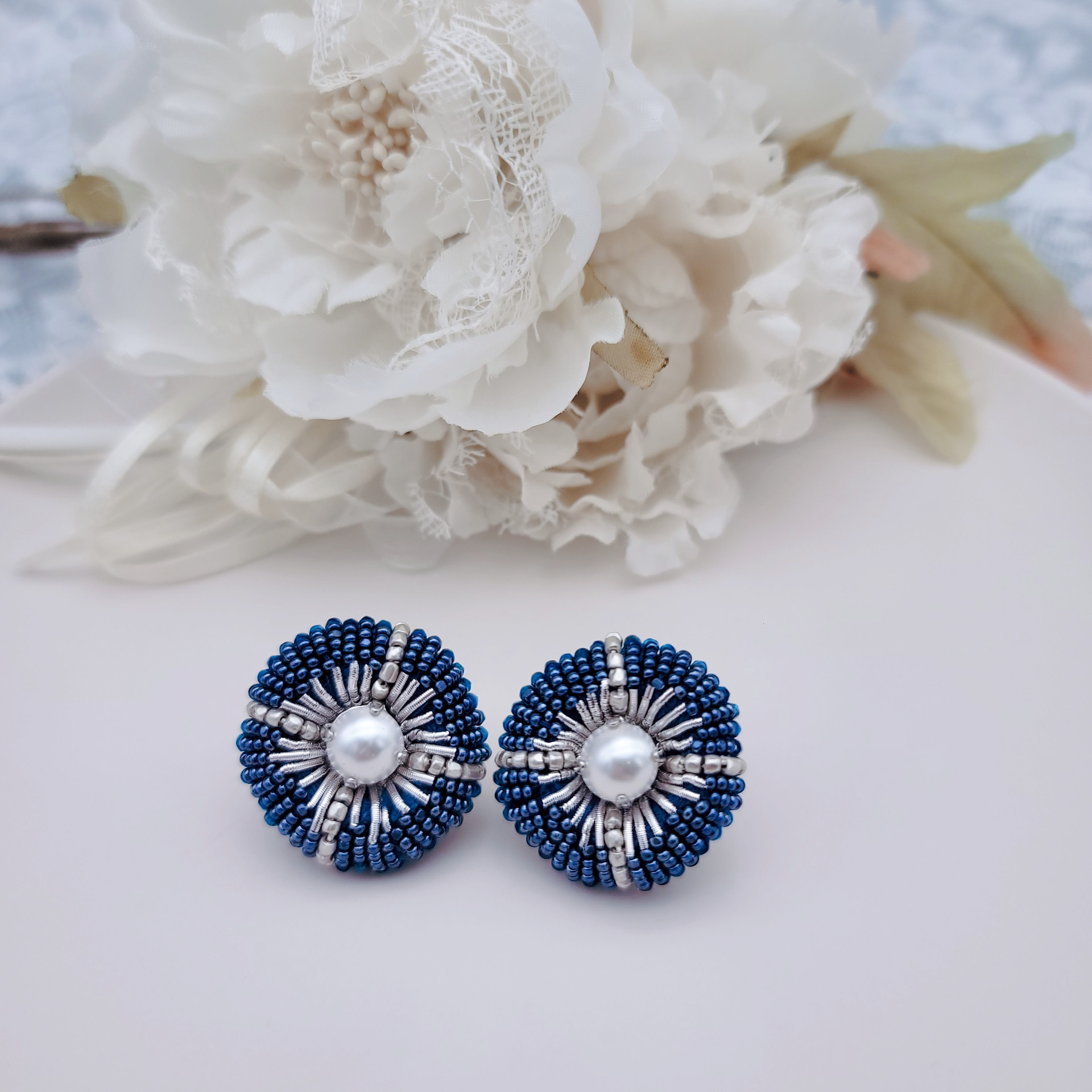 【pierce/earring】クールな丸ピアス/イヤリング[ブルー][オートクチュール刺繍]
