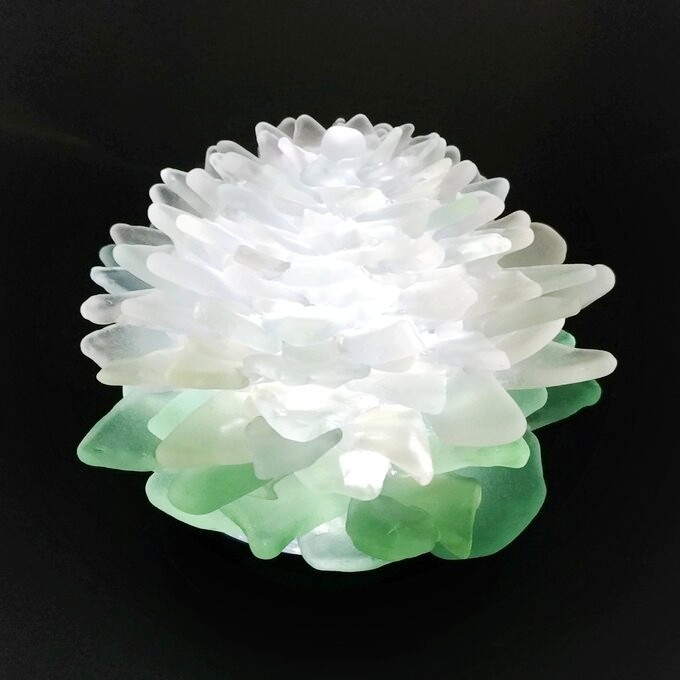 【オーダー】シーグラスのお花のランプシェード ホワイト×ライトグリーン 風精（ふうせい）クリスマラッピング対応【海灯花】