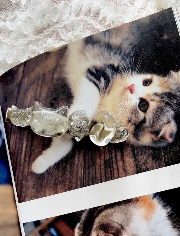 猫ねこちゃん　にゃんこクリスタルクォーツ水晶ヘアクリップ　うるうる氷✴︎シアーな輝き　ヘアアレンジ 3枚目の画像