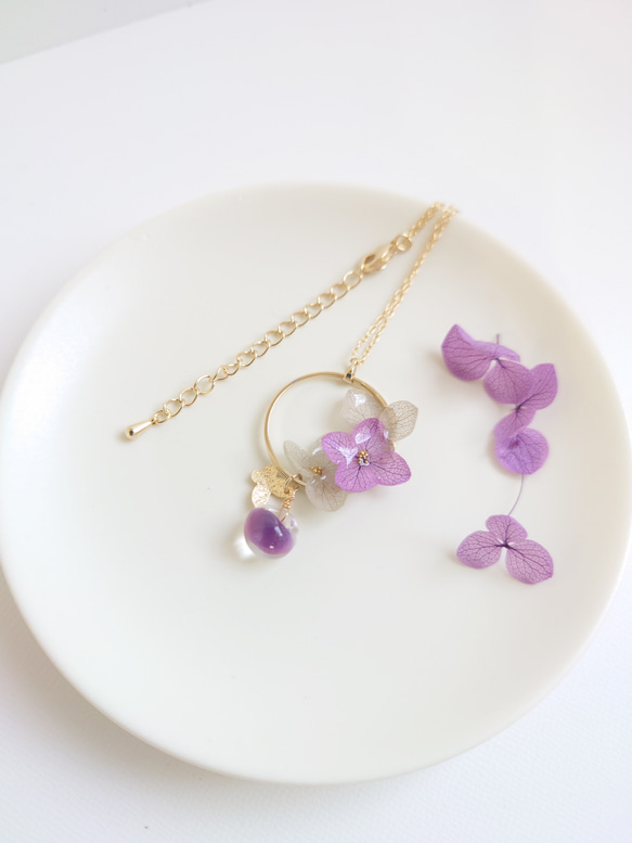 梅雨の晴れ間に Hydrangea & DropBeads 【ネックレス】紫雲色 6枚目の画像