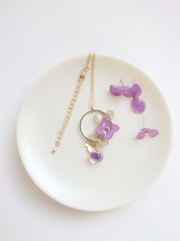 梅雨の晴れ間に Hydrangea & DropBeads 【ネックレス】紫雲色 8枚目の画像