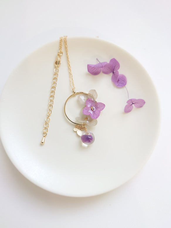 梅雨の晴れ間に Hydrangea & DropBeads 【ネックレス】紫雲色 4枚目の画像