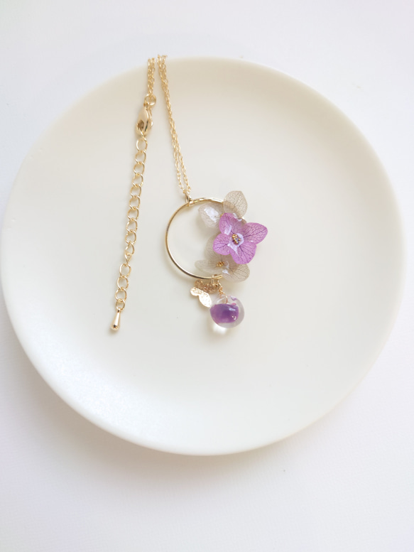 梅雨の晴れ間に Hydrangea & DropBeads 【ネックレス】紫雲色 2枚目の画像