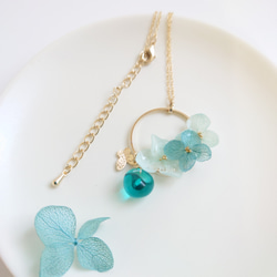 梅雨の晴れ間に Hydrangea＆DropBeads【ピアスorイヤリング・ネックレス】翡翠色・送料無料 5枚目の画像