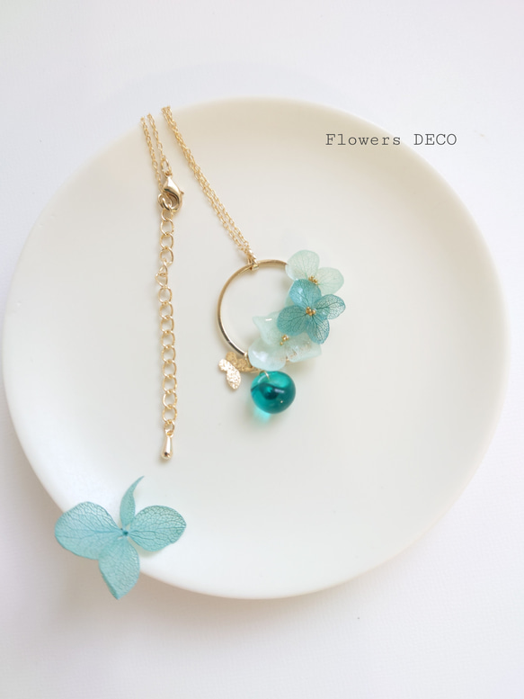 梅雨の晴れ間に Hydrangea＆DropBeads【ピアスorイヤリング・ネックレス】翡翠色・送料無料 2枚目の画像