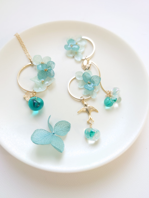 梅雨の晴れ間に Hydrangea＆DropBeads【ピアスorイヤリング・ネックレス】翡翠色・送料無料 10枚目の画像