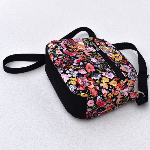 Creema限定 帆布＆コーデュラを使用したリバティの可愛い花柄の小さいショルダーバッグ 6枚目の画像