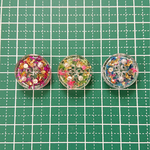 レジンボタン☆6個 j-49 ドライフラワー/レジン/ボタン/パール ボタン 