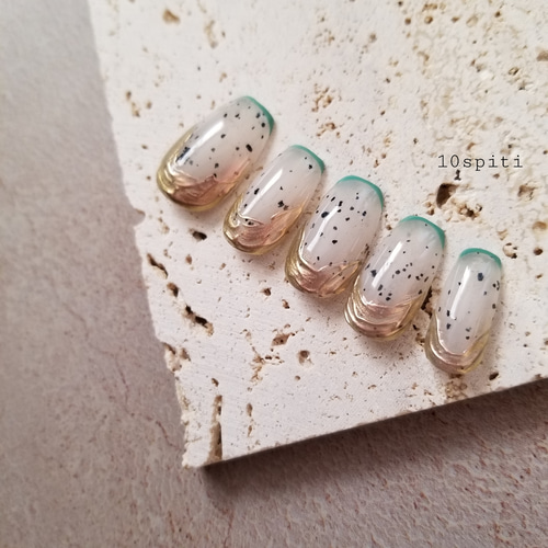 ダルメシアン風×緑スキニーフレンチネイルチップ○両面テープ付  