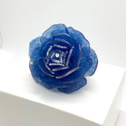 柔らかな優しい色合い☆青薔薇のブローチ☆プラバン☆コサージュ 