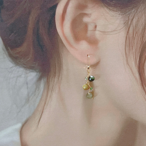 birthstone-】5月 誕生石 翡翠 エメラルド 睡蓮の池 天然石 ピアス  