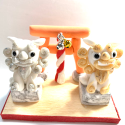 ☆狛犬のいる神社(受注生産)　樹脂粘土　置物　 1枚目の画像