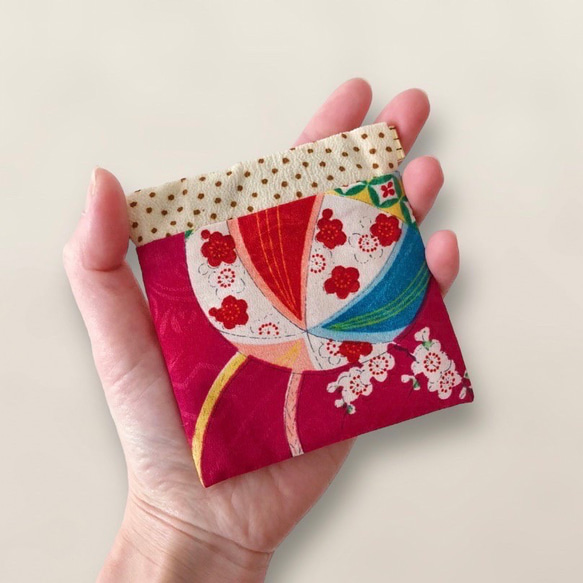 AirPodsケース　小銭入れ　薬入れ　アクセサリーケース　和柄　マルチに使える大正ロマンなバネ口ポーチ（ミニ） 2枚目の画像